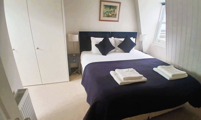 Shaftesbury Apartamento | Stunning 3 bedroom, 3 Bathroom home with roof terrace. Central London. Sleeps 6.