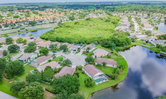 Sabal Harbour Villa | Impresionante villa con piscina de 4 dormitorios con vistas al lago y spa