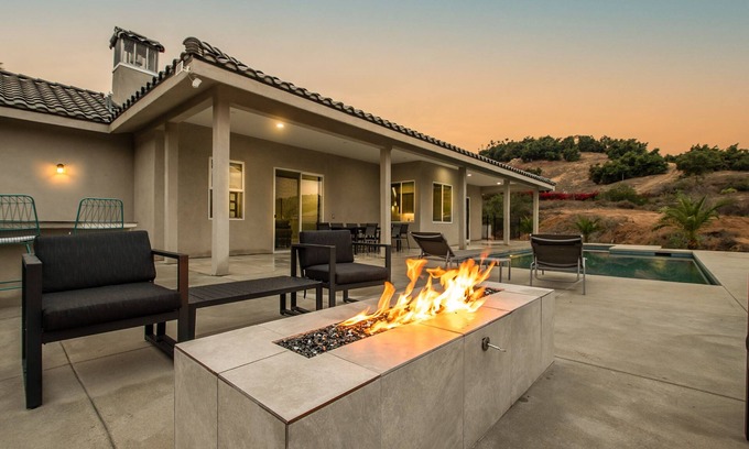 Escondido Casa | Stunning 3 bedroom with Pool/Hot Tub/Game Room