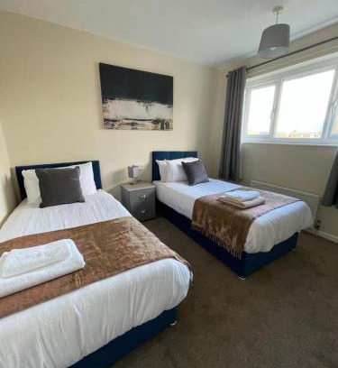 Barnsley Casa | Stunning 3 bedrooms house with Garden and Free Parking