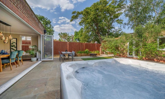 Wimbledon Apartamento | Stunning 3B2Ba Huge entertaining space and hottub!