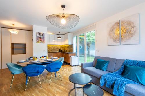 Issy-les-Moulineaux Apartamento | Stunning 3Bedroom Apartment with Garden in Prestigious Area I Eiffel Tower Within 15 Minutes' Drive