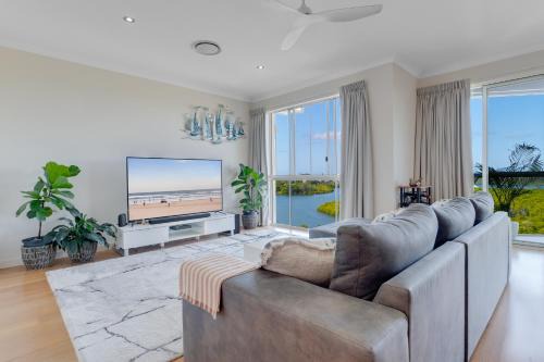 Banora Point Apartamento | Stunning 3BR Oceanview Retreat
