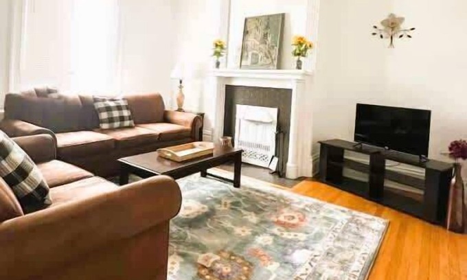 Pittsburgh Apartamento | Stunning 3BR-Private Entrance-Renovated-Near City