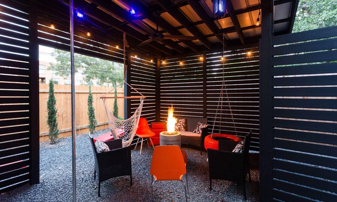 East Cesar Chavez Casa | Stunning 3rd St Escape 6th Street 4 min Walk