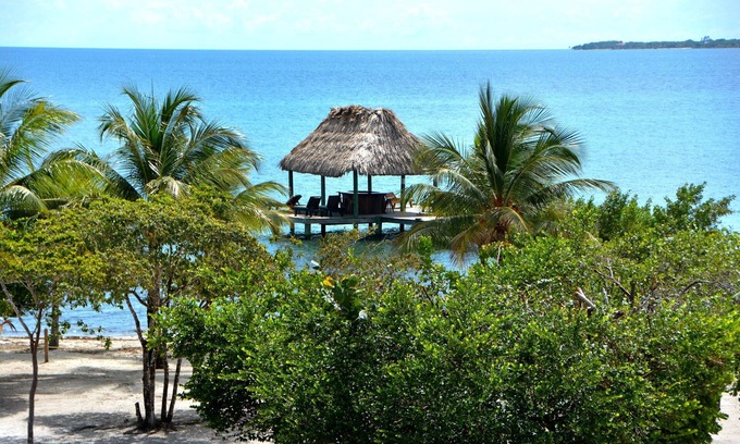 Cocoplum Condominio | Impresionante ático de 4 dormitorios frente a la playa dentro de una comunidad cerrada exclusiva.