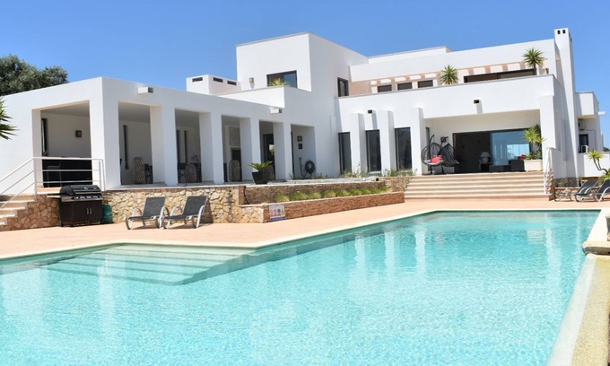 Porto de Mos Villa | Impresionante villa independiente de 4 dormitorios con piscina privada ubicada en Lagos