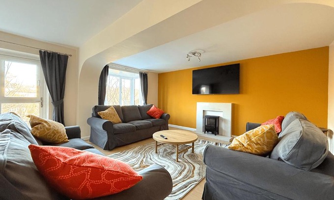 Sheffield Casa | Stunning 4 BR Townhouse for 8 With Free Parking