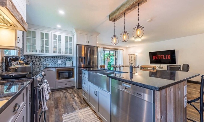 Port Weller West Casa | Stunning 4BD Home Near Sunset Beach - Patio - BBQ