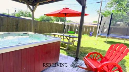Plano Casa | Stunning 4BR 2BA Hot Tub Cozy Holiday Home in Plano