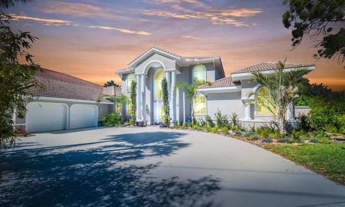 Ormond Beach Casa | Stunning 4BR Luxurious Home on River!