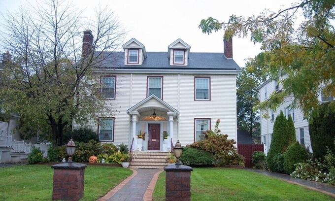 Elizabeth Casa | Stunning 5 BdRm/3 Bth Home near EWR Airport , Mins. from Times Square & Shopping