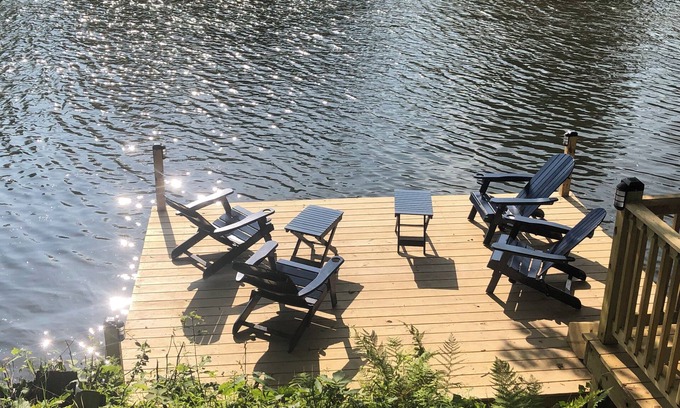 Mount Marion Casa | Stunning 5 bed Waterfront Oasis with deck over the River