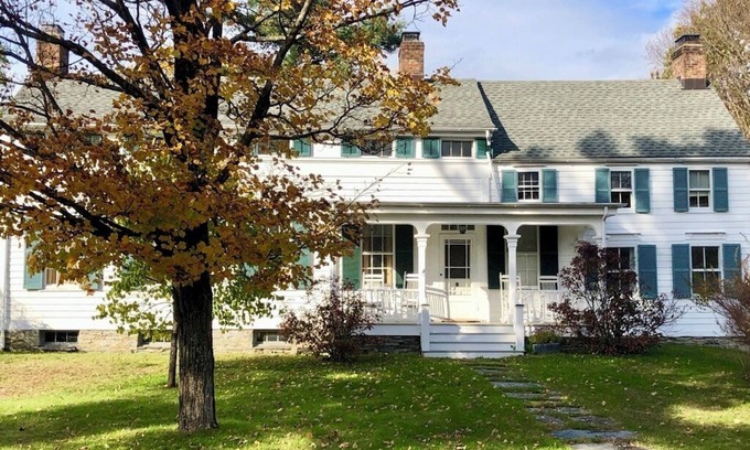 Red Hook Casa | Stunning 5-bedroom Dutchess Co. home near Rhinebeck, Omega, Bard College, skiing