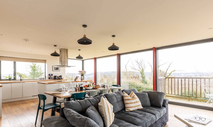 Bath Casa | Stunning 5 Bedroom Home with Garden & Views
