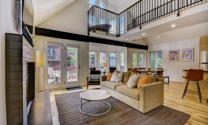 Downtown Park City Chalet De Esquí | Lujo 5BR / 4BA ... Pasos a la principal, capacidad para 14