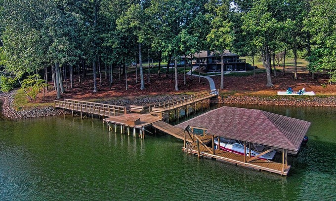 Mayhew Casa | Stunning 5 Bedroom Private Lakefront Getaway on 3 Acres with 420 Ft on the Lake