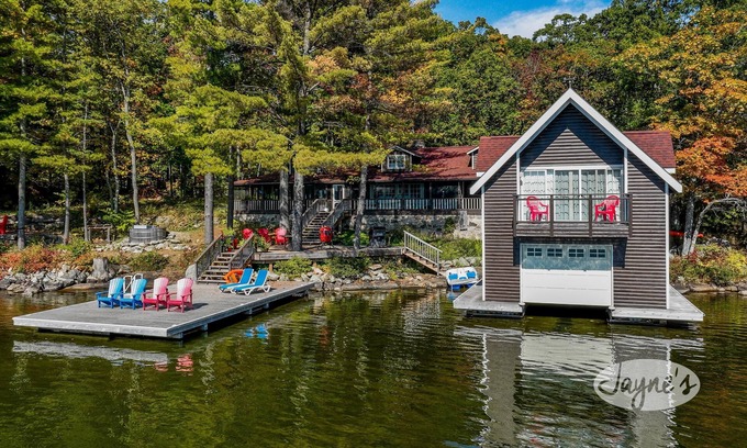 Windermere Cabaña | Stunning 5bdrm 3bath cottage with Bunkie and Boathouse! South exposure!