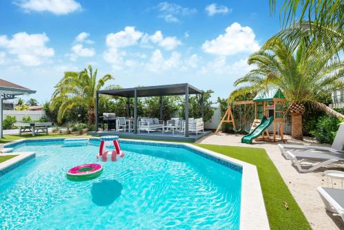 West Perrine Casa | Stunning 5BR Heated Pool, Beach Access & Games L06