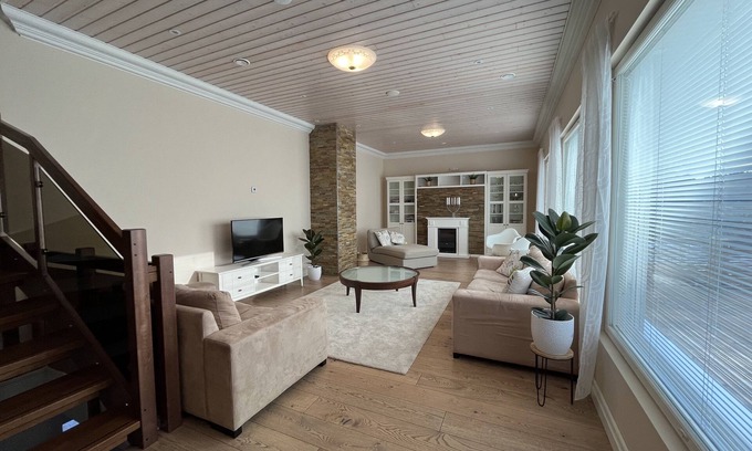 Tampere Casa | Stunning 5BR Home with Jacuzzi and Finnish Sauna