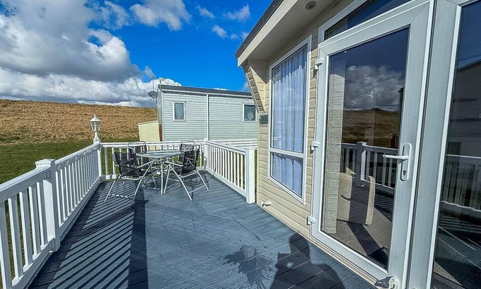 Walton on the Naze Casa | Stunning 6 berth caravan with decking at Naze Marine Holiday Park ref 17365BR