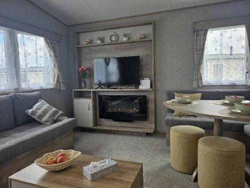 Pakefield Otro | Stunning 6 Berth Caravan Near To The Beach At Pakefield Ref 68115Cr