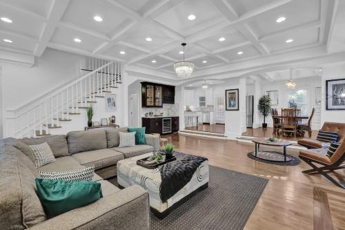 South Tuxedo Park Casa | Stunning 6br Buckhead Oasisprivate Batheachroom