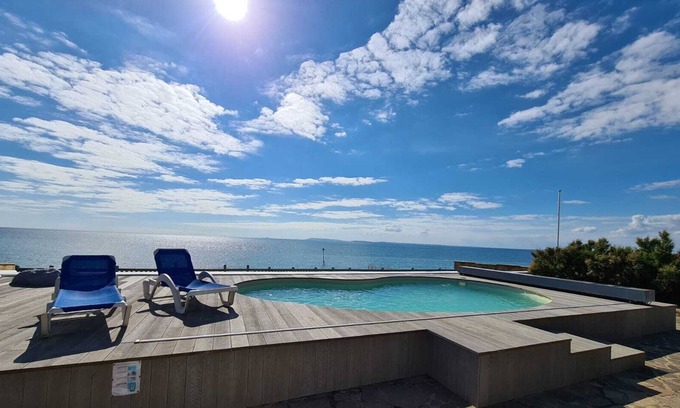 Selsey Casa | Impresionante Casa de Playa de 7 Habitaciones con Anexo, Piscina y Jacuzzi