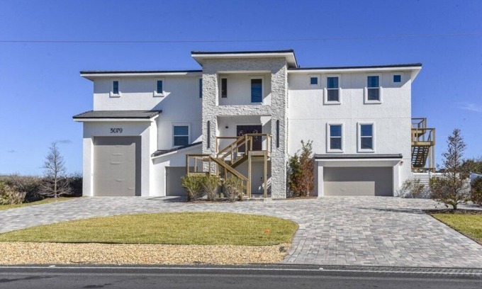 Painters Hill Casa | Stunning 7BR Oceanfront Home, Perfect for Groups