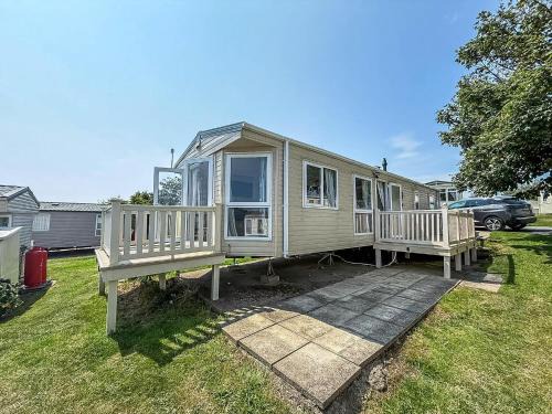 Winestead Alquiler De Eote | Stunning 8 Berth Caravan With Decking And Unlimited Wi-Fi, Ref 71012P
