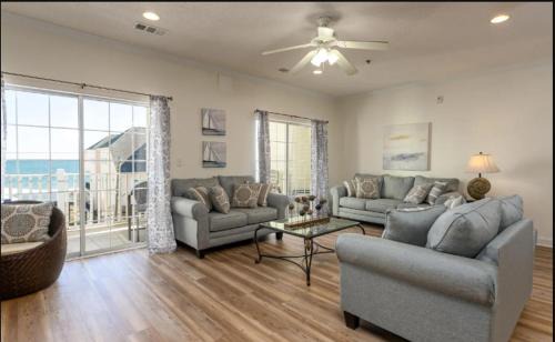 North Myrtle Beach Casa | Stunning and Spacious 5 BR Condo- With Ocean Views and more! Cherry Grove Villas 402