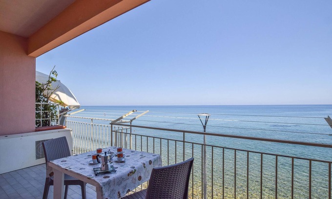 Marina di Caronia Apartamento | Impresionante apartamento en Marina di.