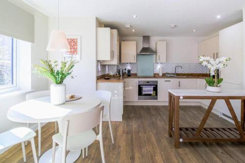 Milton Keynes Apartamento | Stunning Apartment with Free Parking, Balcony, Fast WiFi, and Smart TV by Yoko Property