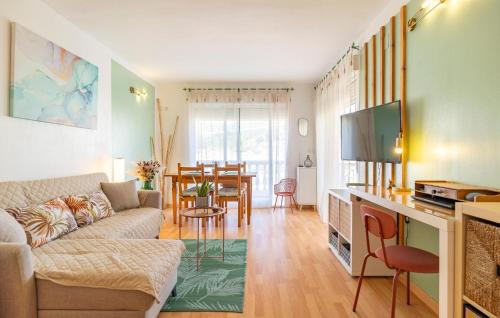 Albunol Apartamento | Stunning Apartment In Albuñol With Wifi