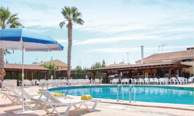 Los Alcázares Apartamento | Impresionante apartamento en Los Narejos con 2 dormitorios, WiFi y piscina exterior