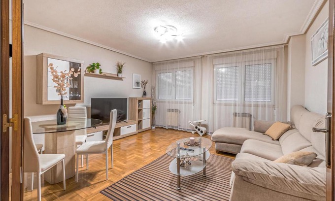 Distrito Oeste Apartamento | Stunning Apartment In Gijón With Wifi