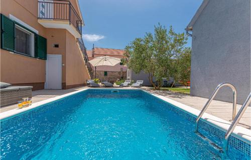 Drnis Apartamento | Stunning Apartment In Karalic With Wifi