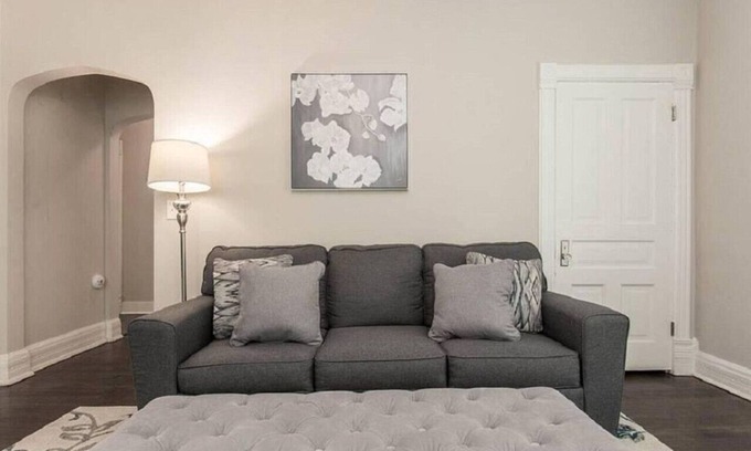 Libertyville Apartamento | Stunning apt in DT Libertyville - Near Naval Base