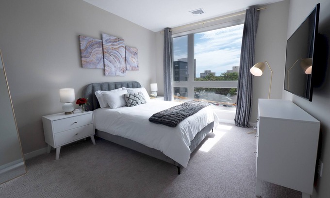 The Hill Apartamento | Stunning Apt W/ Parking and Gym | Downtown at Yale
