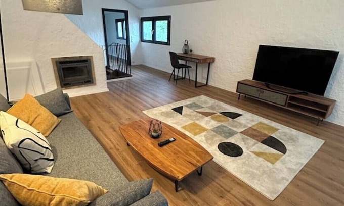 Munchen District Apartamento | Stunning Architect-Designed Semi-Detached Home