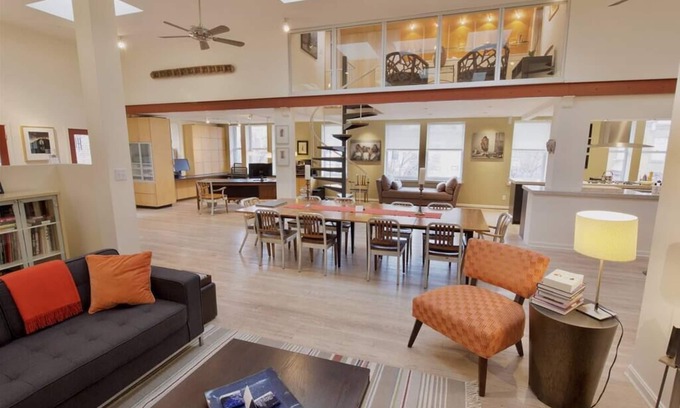 Mount Vernon Square Apartamento | Stunning Art Filled Loft With Abundant Natural Light!
