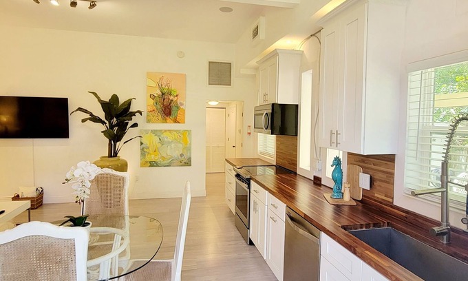 Ormond-by-the-Sea Apartamento | Stunning Art Studio at the Beach!