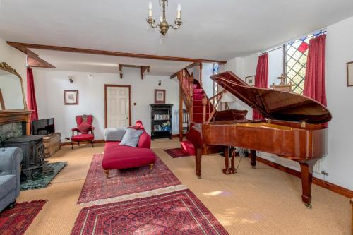 Wadeford Casa | Stunning baptist chapel with concert piano, pets welcome