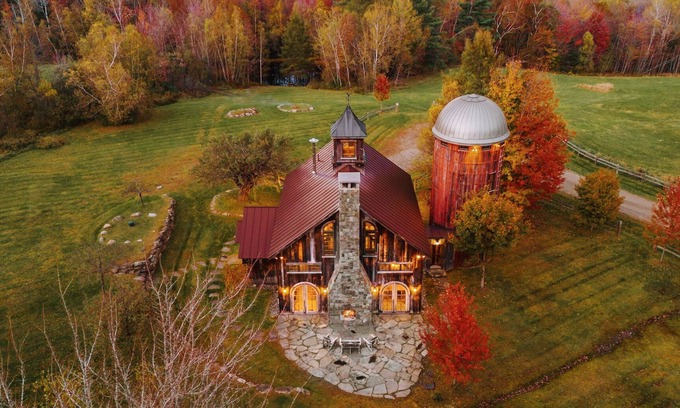 Morrisville Casa | Marco de madera personalizado Barn & Silo casa, 250 acres, Treehouse, 15 min a Stowe.