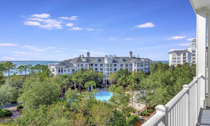 Villa Lago Condominio | Stunning Bay Views on the 6th Floor: Two bedroom with Fully Equipped Kitchen, Sleeper Sofa at Sandestin Golf and Beach Resort!