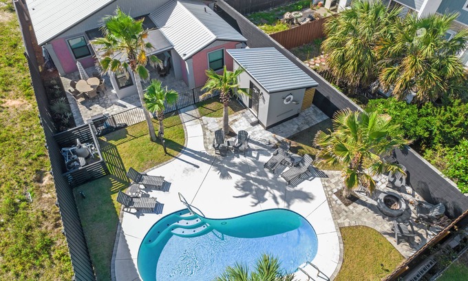 Silver Sands Casa | Stunning Beach House 1/2 block from Beach, Huge Heated Private Pool and Firepit