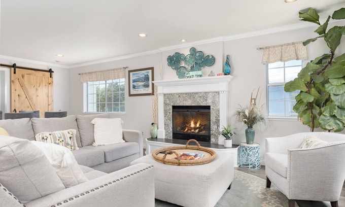 Beach Hill - Beach Flats Casa | Stunning, Beach Home near Santa Cruz Beach & Boardwalk, Walk Downtown! Superhost