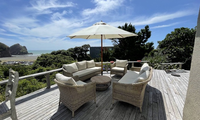 Piha Casa | Impresionante casa de playa con magníficas vistas al mar.