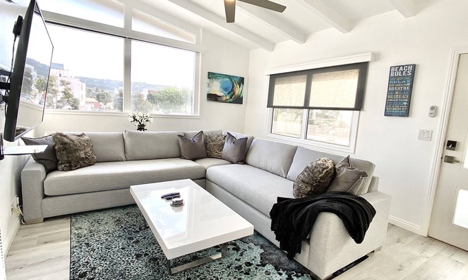 South Redondo Apartamento | Stunning Beach Pad in Heart of Town - 2blks to Beach