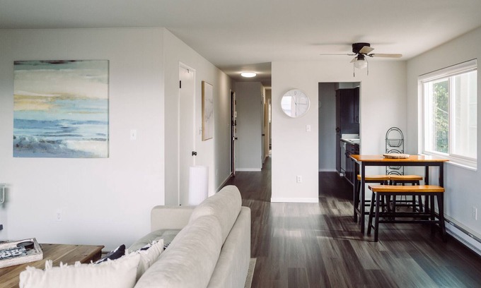 North Admiral Casa | Stunning Beach View Retreat: 2BR Condo on Alki Beach